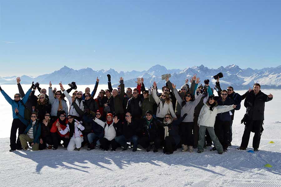 Fröhliches Team auf der Nordkette im Schnee