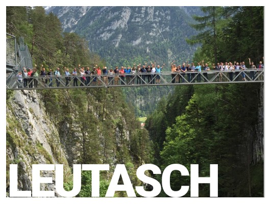 Leutaschklammbrücke mit Team